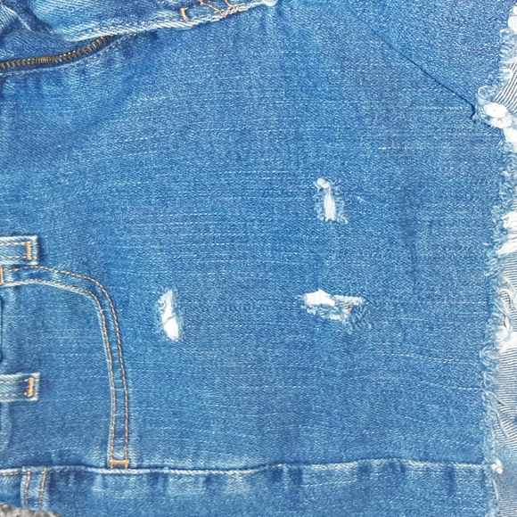 Levi distressed shorts - Picture 5 of 6